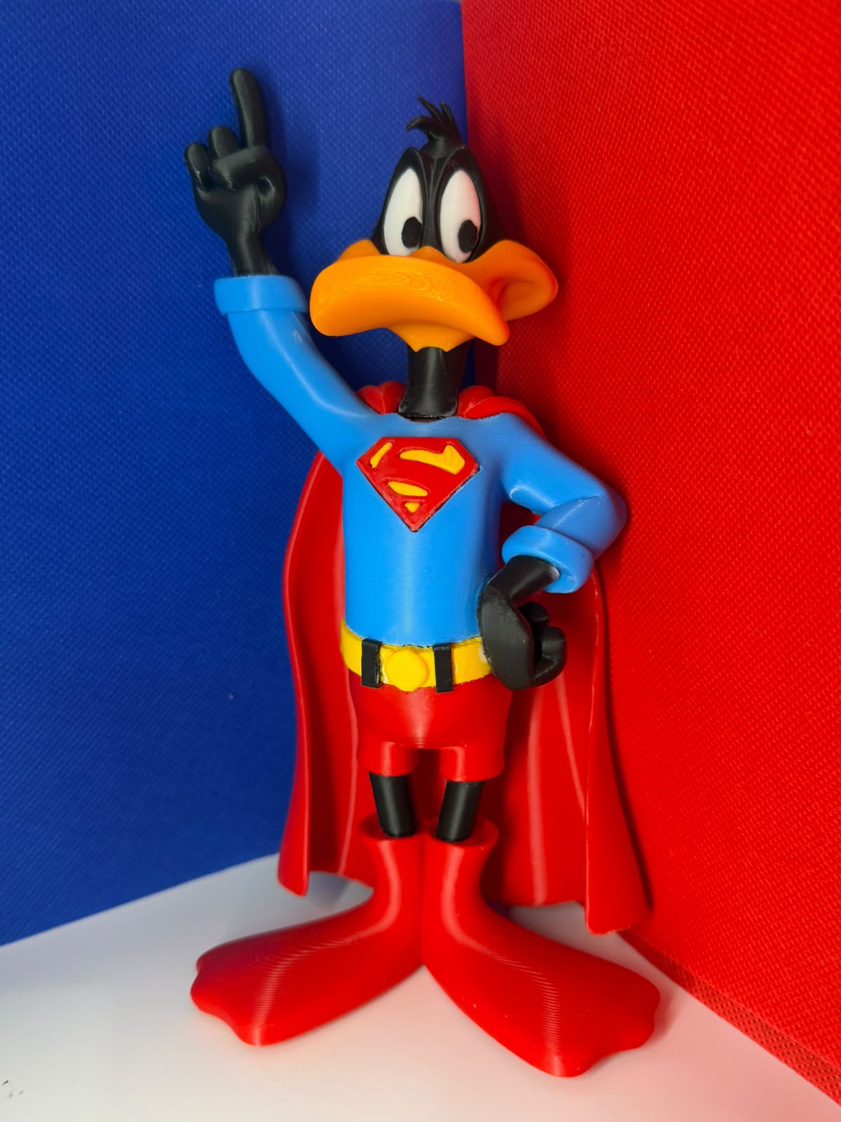 Figura 3D — Daffy Duck Super-herói